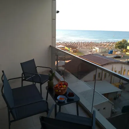 2 Identice Si Alaturate, Ambele Cu La Mare *