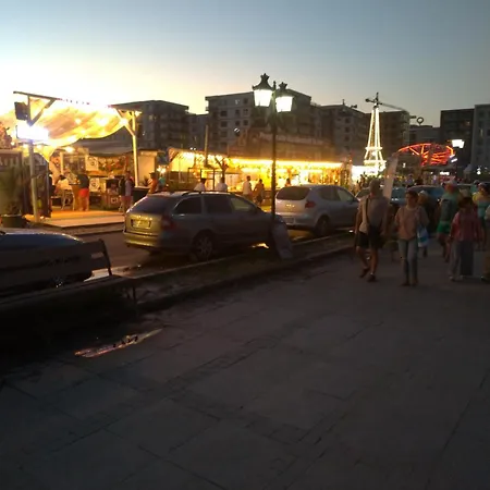 2 Identice Si Alaturate, Ambele Cu La Mare * Navodari