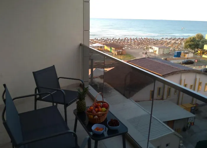 2 Identice Si Alaturate, Ambele Cu La Mare *