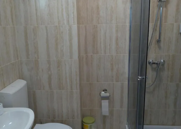 2 Identice Si Alaturate, Ambele Cu La Mare