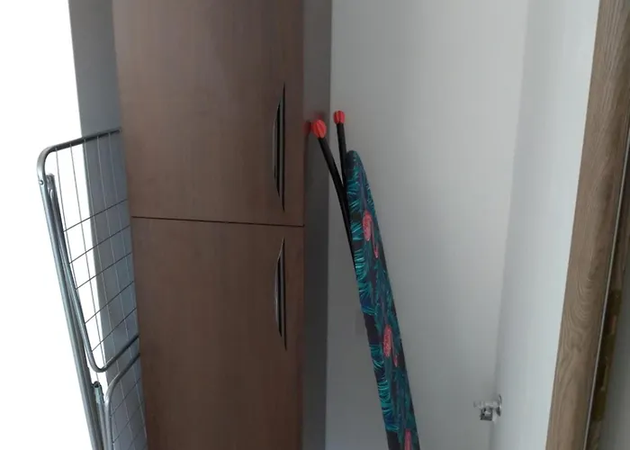 2 Identice Si Alaturate, Ambele Cu La Mare *